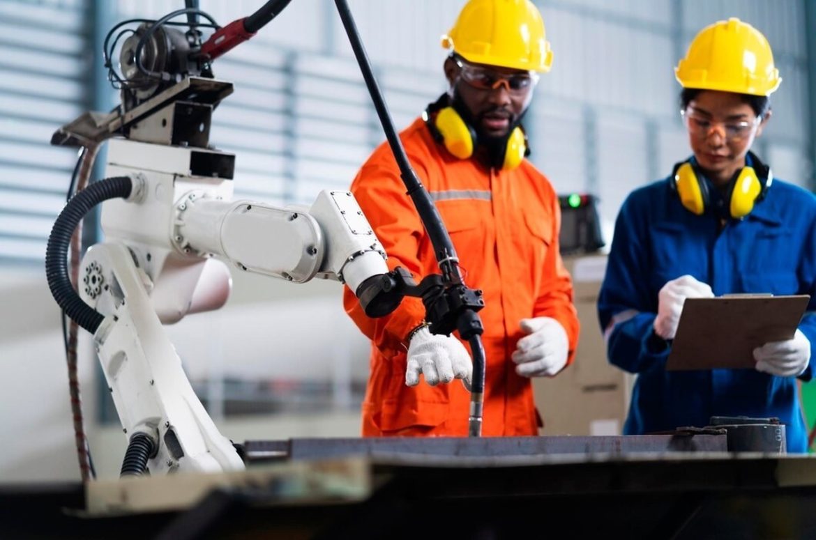 Da internet à IA, tecnologia é aliada na segurança no trabalho - Revista Cipa