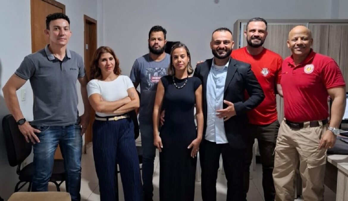 Bombeiros civis se unem em cooperativas profissionais e formação de brigadas de incêndio - Caderno Incêndio