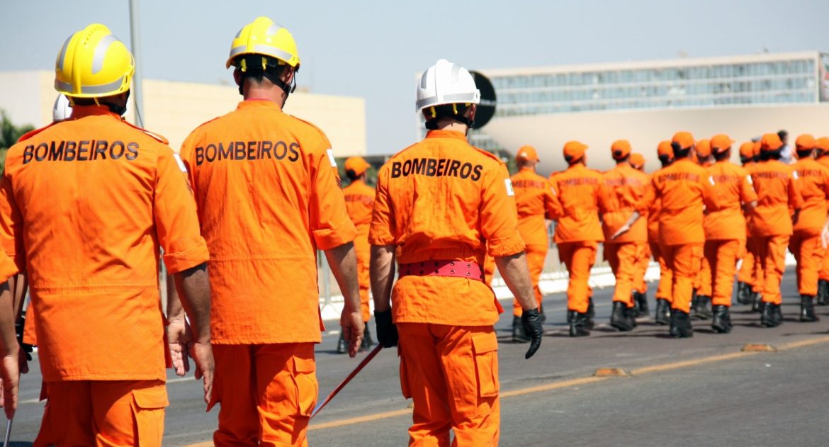 Bombeiros: a nobre missão de salvar vidas e a expansão da segurança no Brasil - Caderno Incêndio