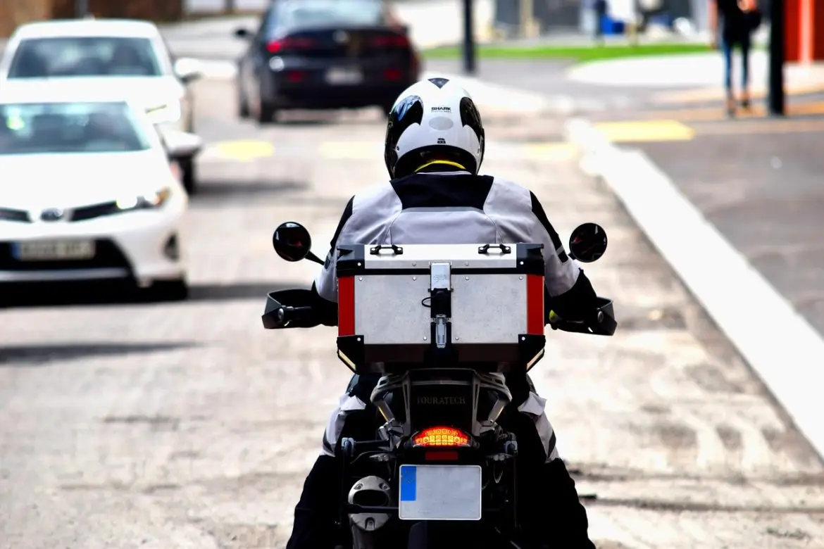 Acidentes com motoboys disparam em 2026 e mobilizam ações preventivas em todo o país - Revista Cipa
